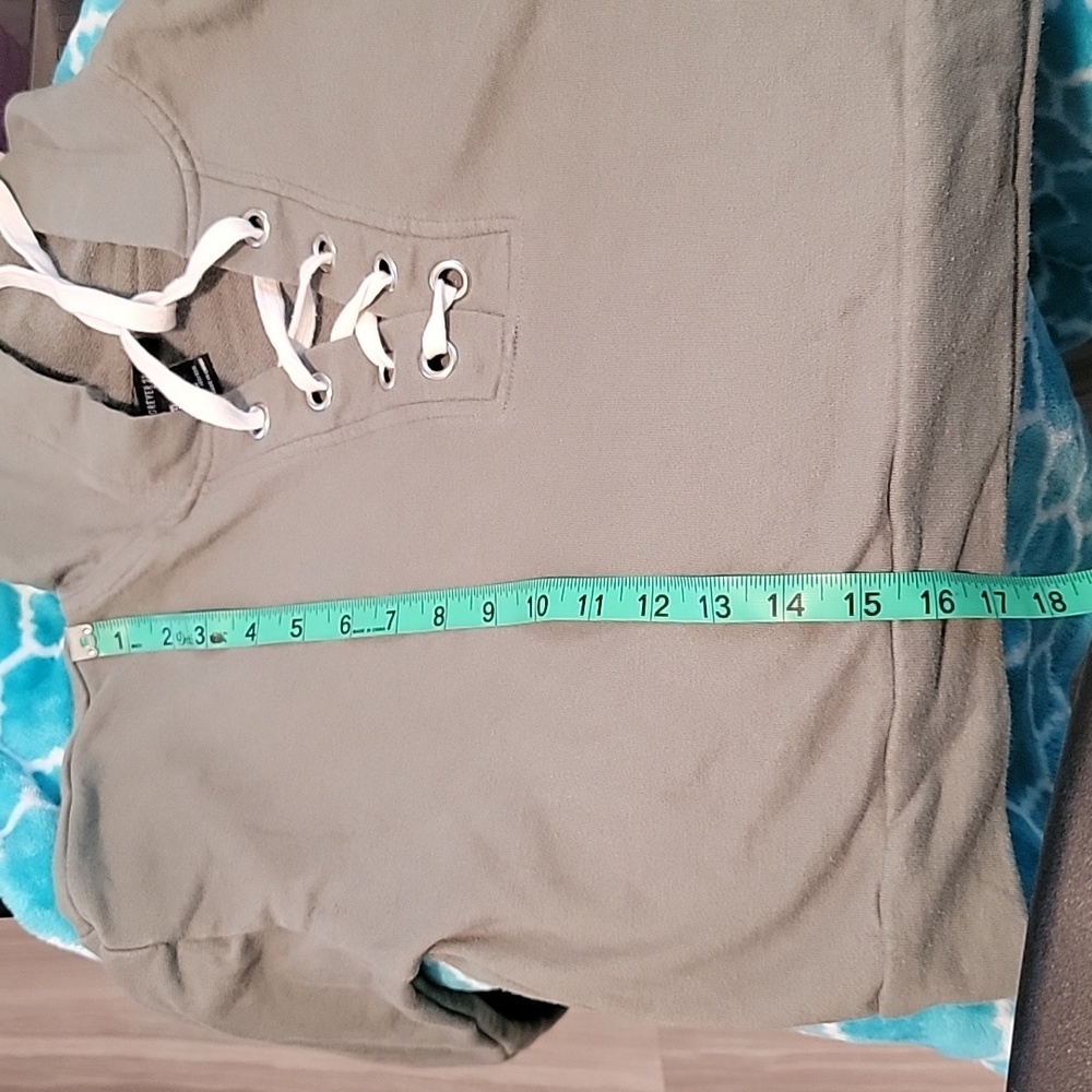 Forever 21 Women's Crop Hoodie - Picture 4 of 5